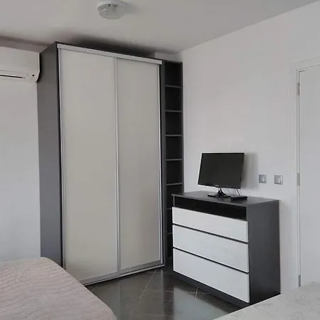 Yana's Deluxe Studio